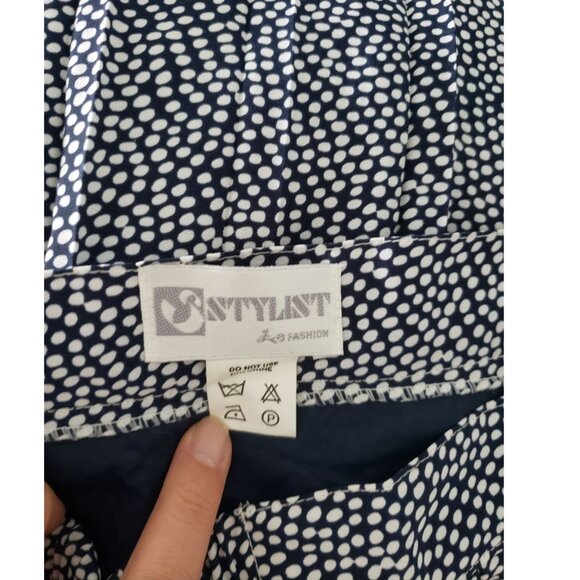 Vintage Stylist Pleated Navy and White Polka dot skirt with pockets - Picture 10 of 11